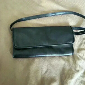 Small should bag in black